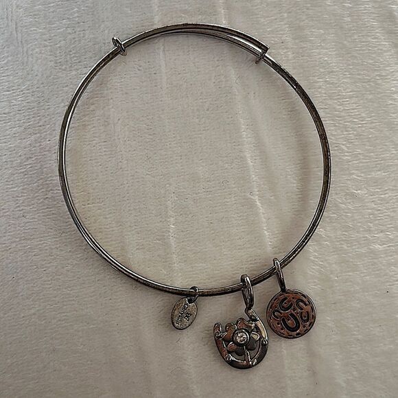 Chrysalis Vintage Adjustable Bracelets Lucky Horseshoe And Flower Bracelet! - Picture 1 of 4